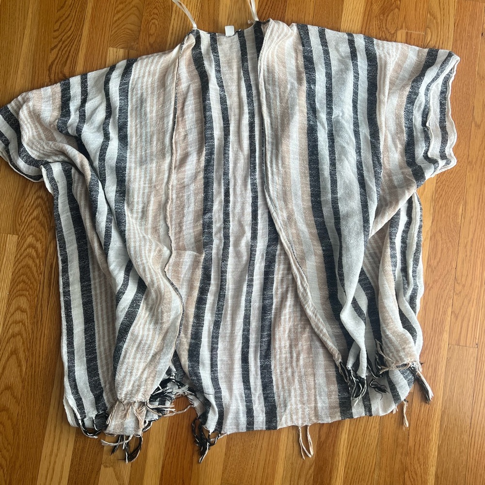 American Eagle Khaki  Black  slvs open Oversized Poncho Fringe (one size)